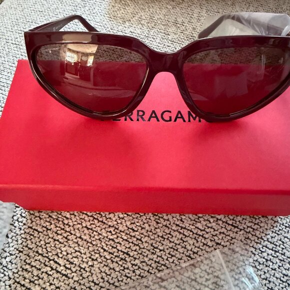 Salvatore Ferragamo SF1017S 604 60 Burgundy Ladies Sunglasses NWT main image 7